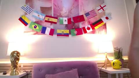 LAURA online show from July 11, 12:19 pm