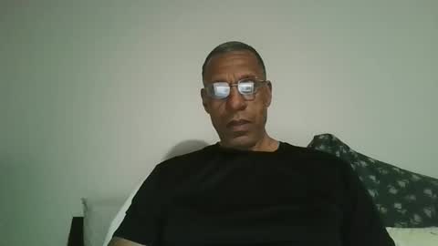 swimmerbod2495 online show from May 26, 3:23 am