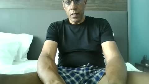swimmerbod2495 online show from May 16, 6:06 pm