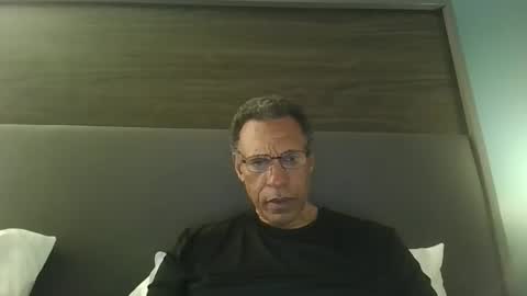 swimmerbod2495 online show from May 16, 6:21 am