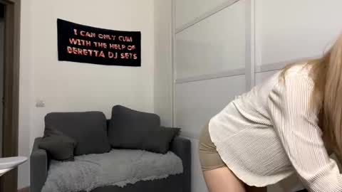 Mona online show from January 14, 5:21 pm