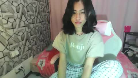 sydnyxox1 online show from May 4, 2:40 am