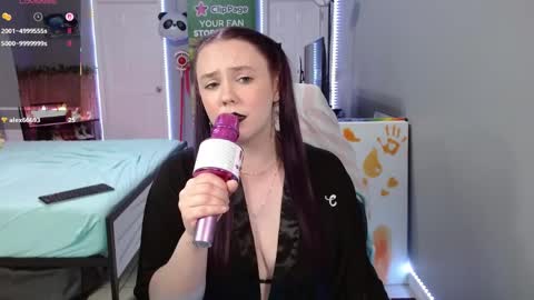 Jennah online show from May 3, 9:10 pm