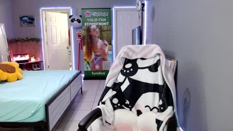Jennah online show from May 2, 9:09 pm