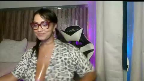 yameil online show from June 18, 11:04 am