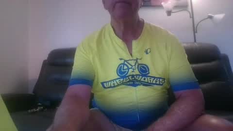 tacrunner66_ online show from June 16, 1:48 pm