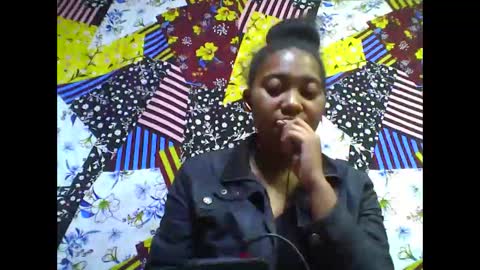 Snapshot of tahiriniah chatting on October 17, 4:05 am tahiriniah online show from October 17, 4:05 am