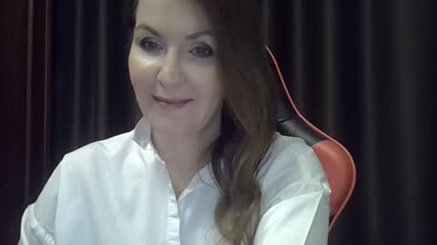 taisialucky77 online show from October 27, 6:30 pm