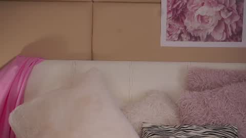 Mia online show from July 8, 7:34 am