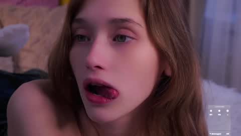 Mia online show from November 8, 2:25 am