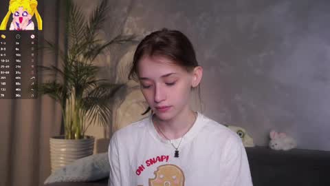 Mia online show from April 25, 4:14 am
