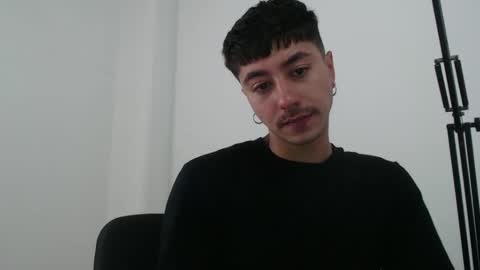 talhi_ online show from October 25, 7:36 pm