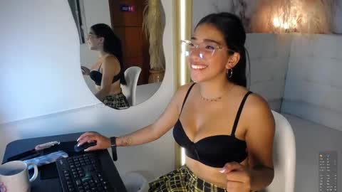 taliasweett online show from May 7, 7:53 pm