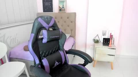 Tania  online show from December 5, 2:15 pm