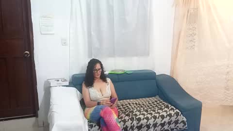 taniamilf69 online show from March 12, 7:50 pm