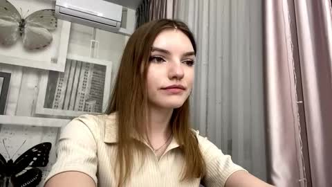 Mia online show from March 12, 3:16 pm