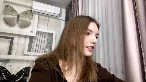 Mia online show from March 7, 10:48 am