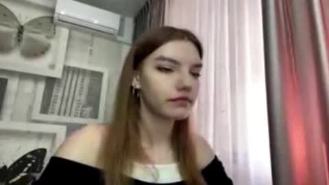 Mia online show from March 8, 9:24 am