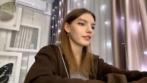 Mia online show from February 26, 7:39 pm