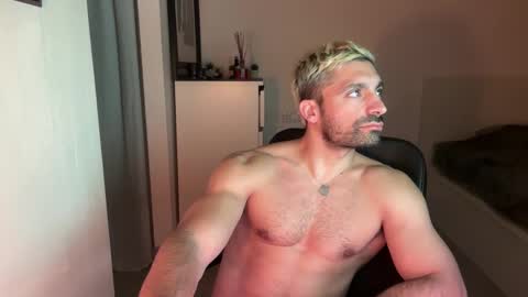 tarquit8 online show from October 3, 9:34 pm