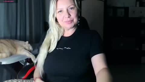 Tasha  Moon online show from October 24, 5:25 pm