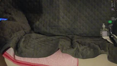 Carlenjoyswithoil online show from December 1, 4:32 pm