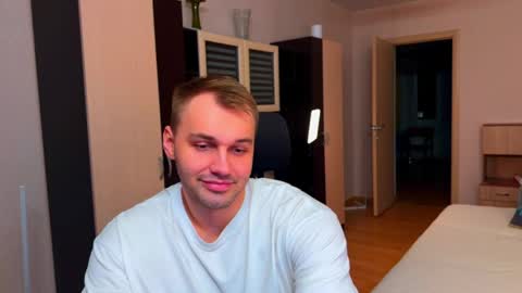 My shows 2100500 UTC3 online show from April 10, 8:46 pm