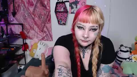 TattedThickandPretty online show from May 15, 1:25 am