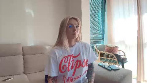 tattoobbgirl online show from June 15, 3:04 pm