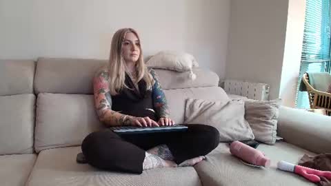 tattoobbgirl online show from July 18, 5:26 pm