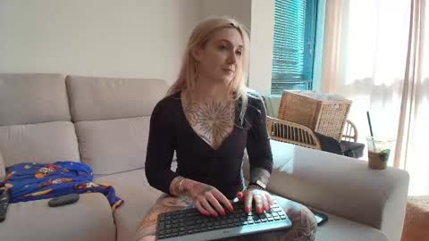 tattoobbgirl online show from May 1, 3:50 pm