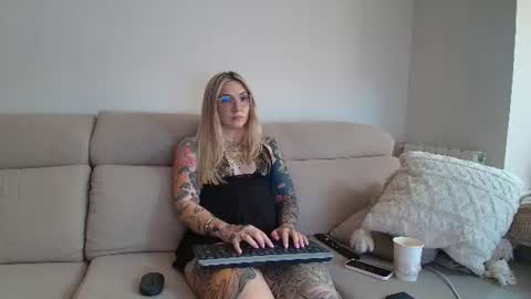 tattoobbgirl online show from July 4, 5:27 pm