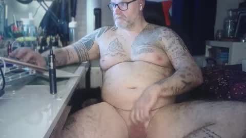 Tattooeddilf 01 online show from April 28, 12:41 am
