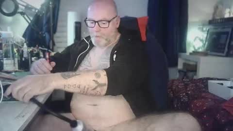Tattooeddilf 01 online show from April 25, 9:12 pm