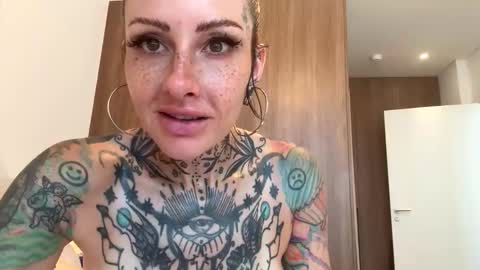 tattooedlucy_ online show from April 24, 9:22 am