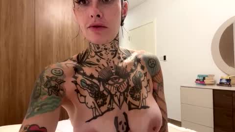 tattooedlucy_ online show from February 10, 2:31 pm