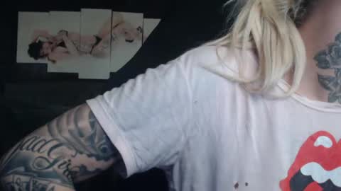 tatuada_safada online show from August 6, 11:08 am