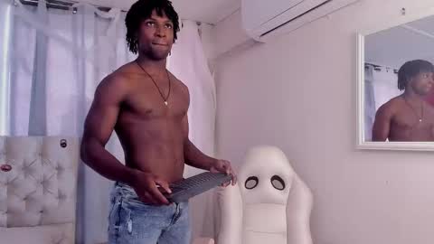 Snapshot of tau_montes chatting on October 21, 3:59 pm tau_montes online show from October 21, 3:59 pm