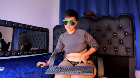 taveko_soler online show from April 1, 9:01 pm