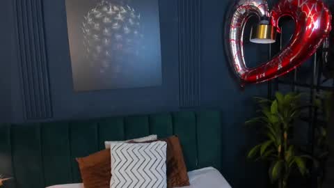 Taylor Bennet online show from March 5, 12:00 pm