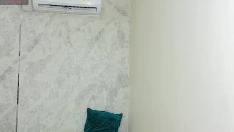 taylor_gil0 online show from June 29, 12:27 pm
