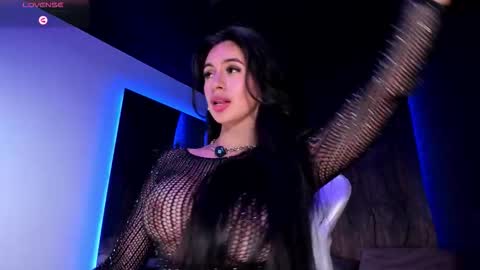 Taylor  Help me to get 100 thumbs up online show from November 29, 6:04 pm