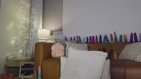 Taylor --  online show from June 27, 10:10 am