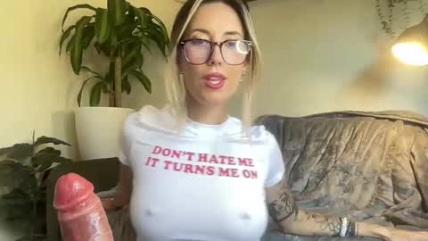 Taylor online show from October 28, 2:23 am