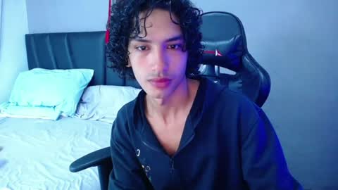 Tayron online show from June 14, 3:58 pm