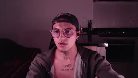 Teo independent model online show from February 27, 5:40 am