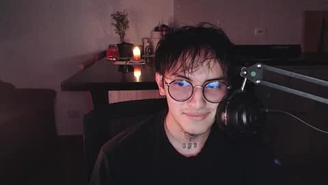 Teo independent model online show from February 3, 2:30 am