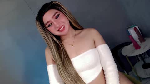 Snapshot of te_amo28 chatting on March 11, 11:37 pm ellaine online show from March 11, 11:37 pm