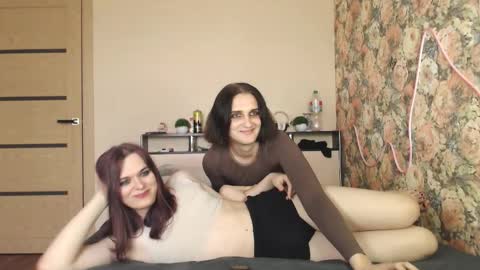Snapshot of tearjuly chatting on September 15, 12:28 pm July online show from September 15, 12:28 pm