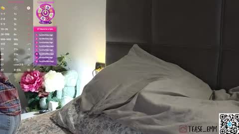 Snapshot of tease_me__ chatting on September 15, 8:43 pm Em online show from September 15, 8:43 pm